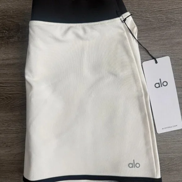 Alo Yoga Set Airbrush Streamlined Bra Tank And Airbrush Streamlined Skirt Auth - Picture 7 of 7